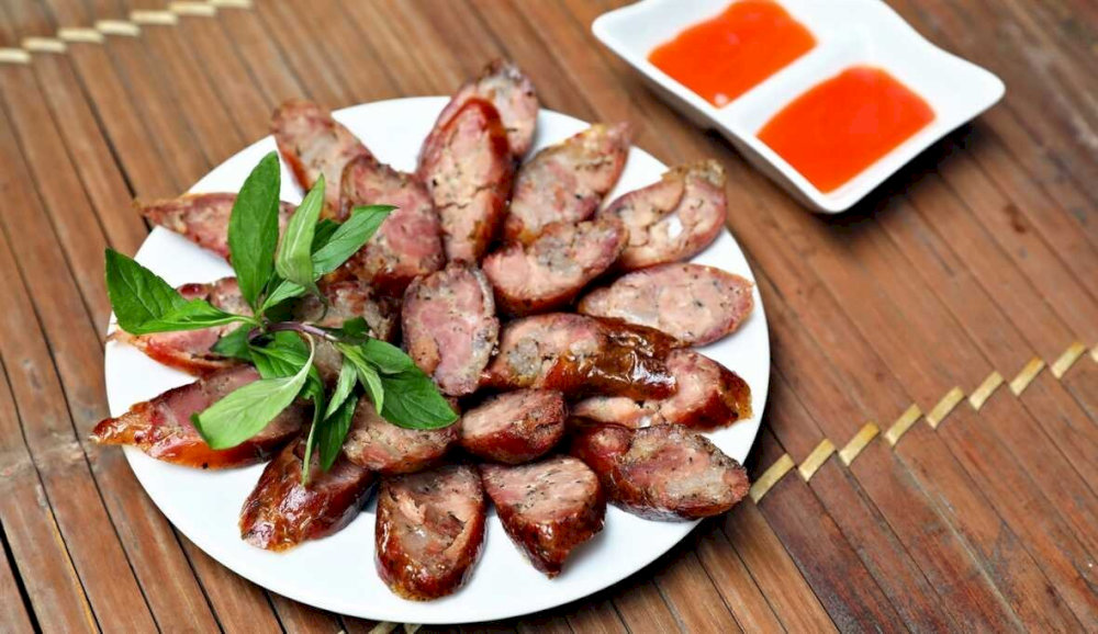 Sliced lap xuong served with chili sauce